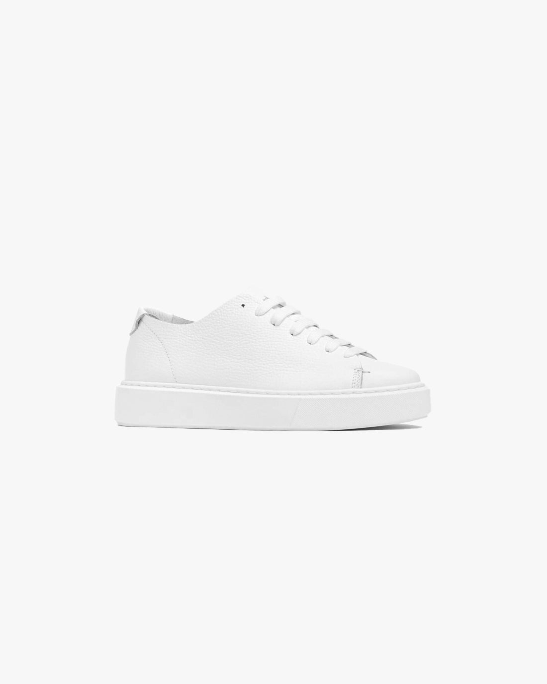 Sneakers essential in taglio vivo