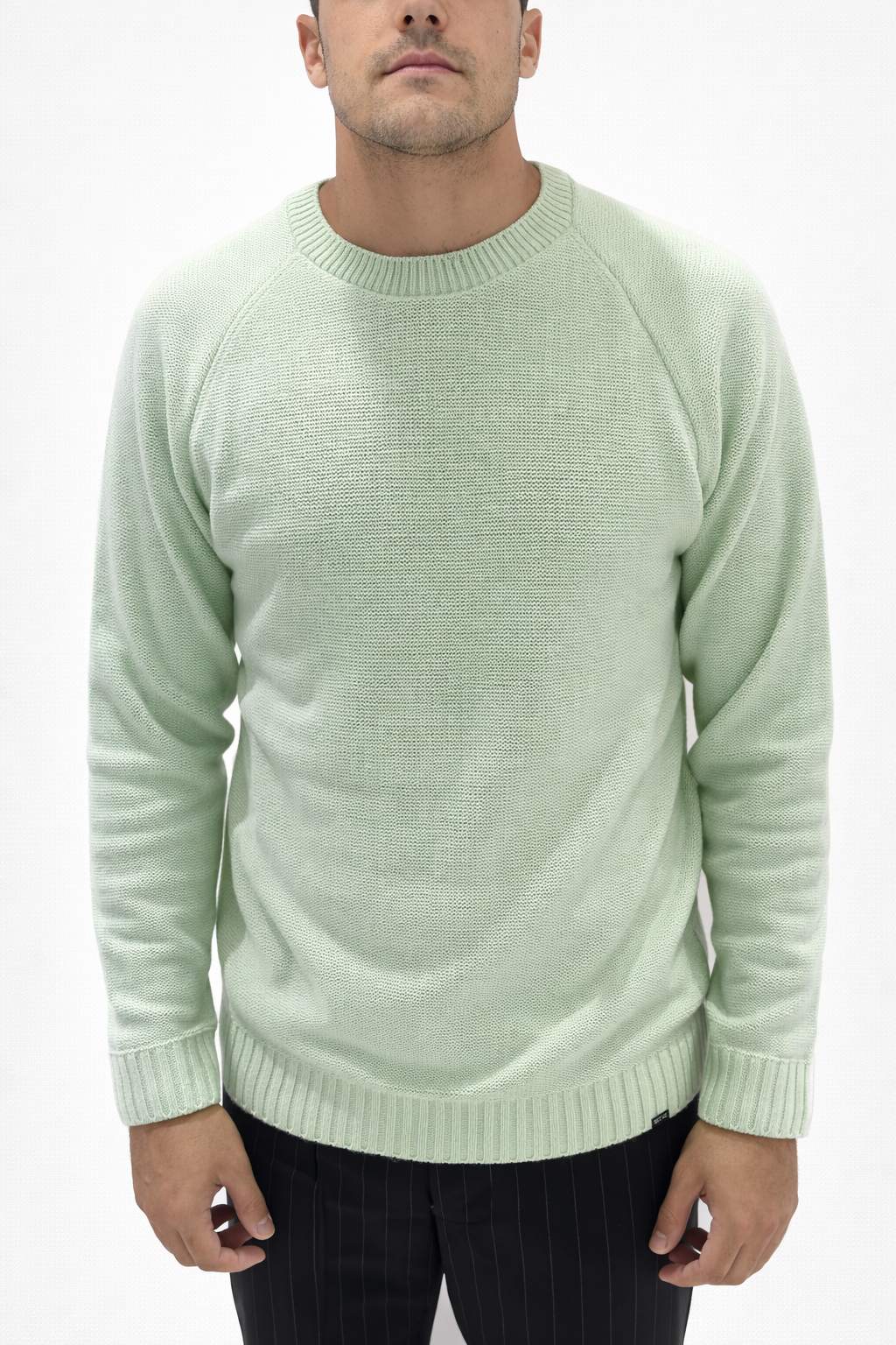 MAGLIONE GIROCOLLO CON LIEVI SARCITURE