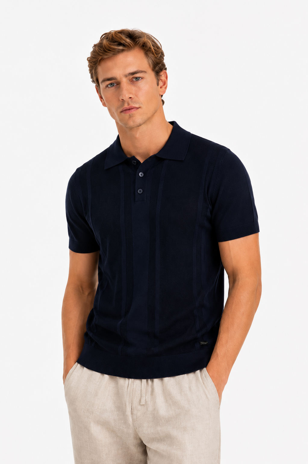 POLO CON DETTAGLI TRAFORATA