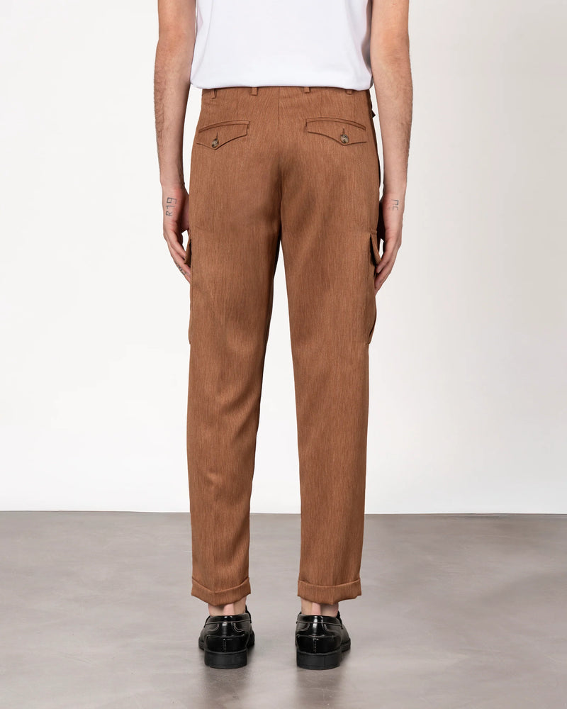 Pantaloni con tasconi e pinces