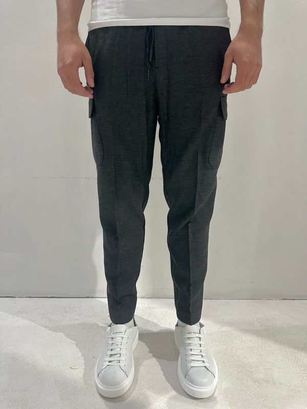 PANTALONE CON TASCONE E LACCIO
