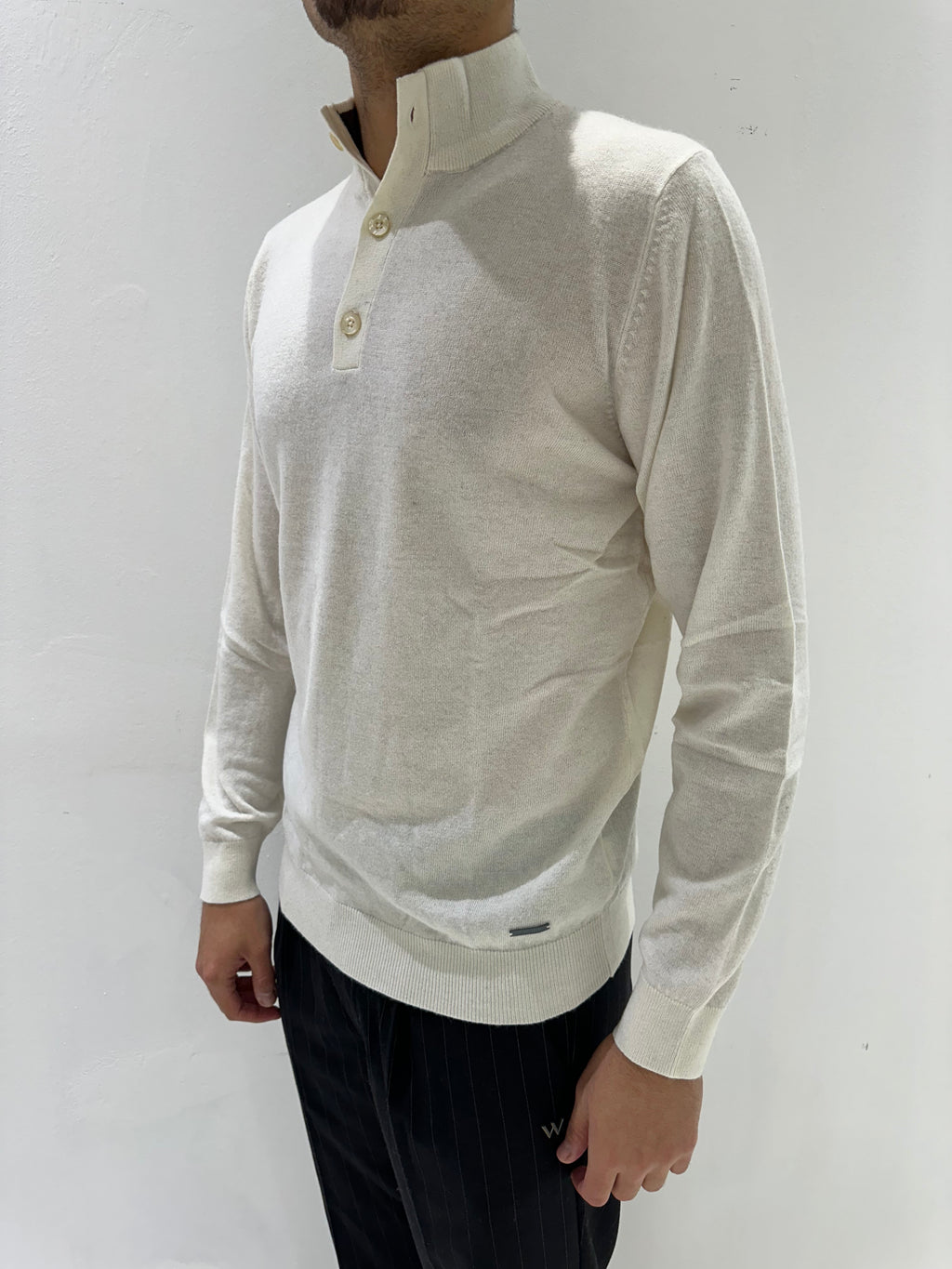 MAGLIONE MEZZO COLLO CON BOTTONI MISTO CACHEMIRE