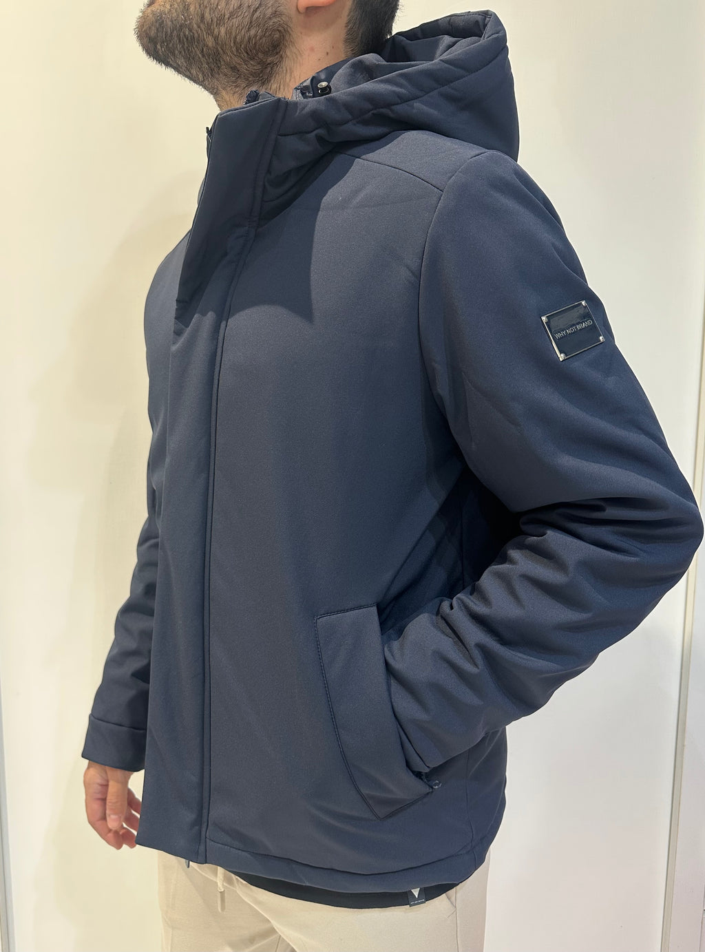 PARKA CORTO CON CAPPUCCIO