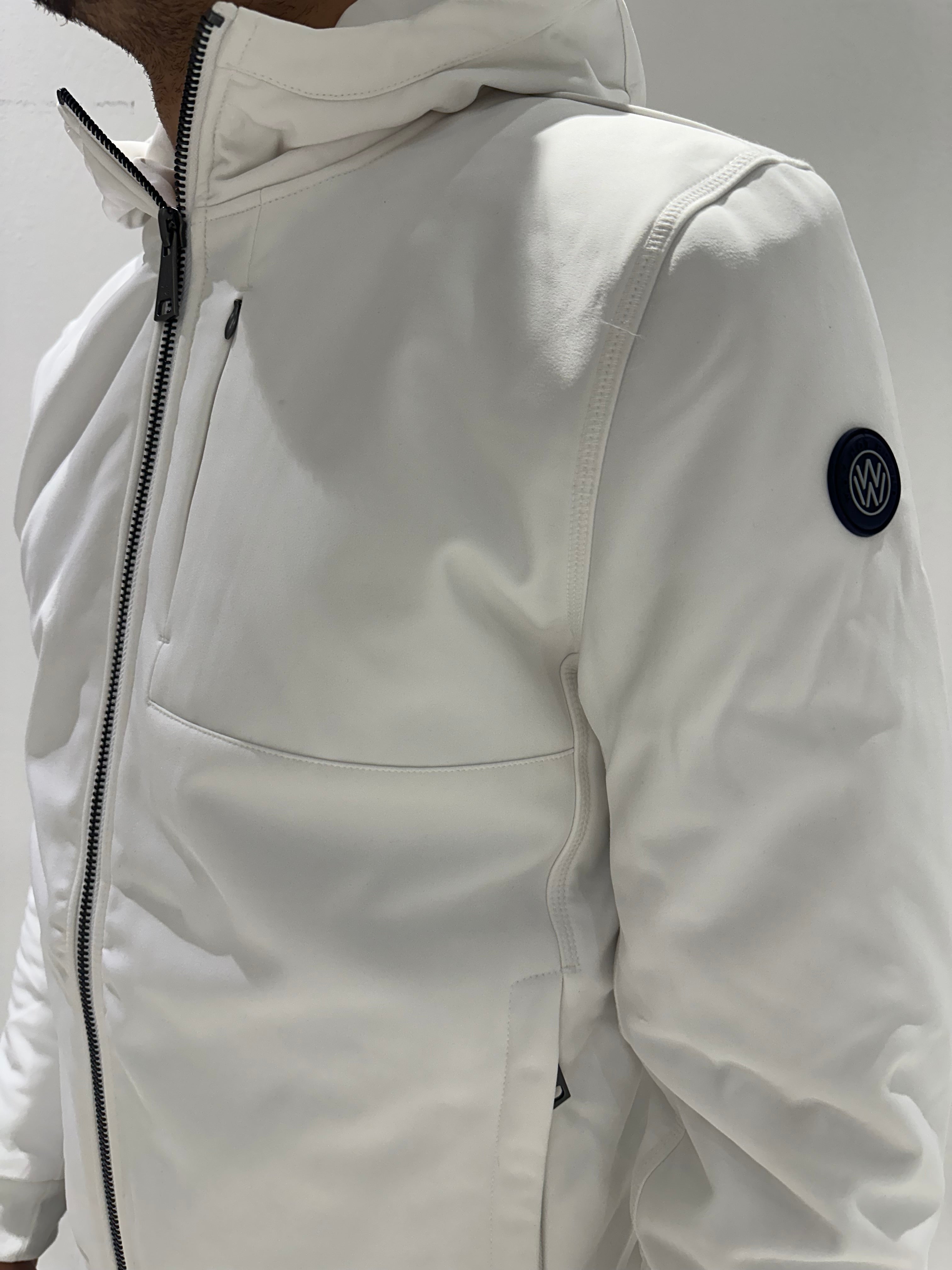 GIUBBOTTO CON ZIP E CAPPUCCIO