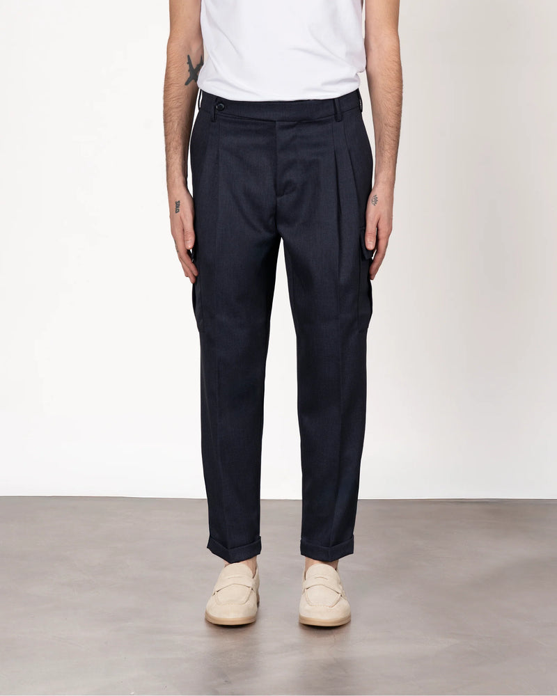 Pantaloni con tasconi e pinces