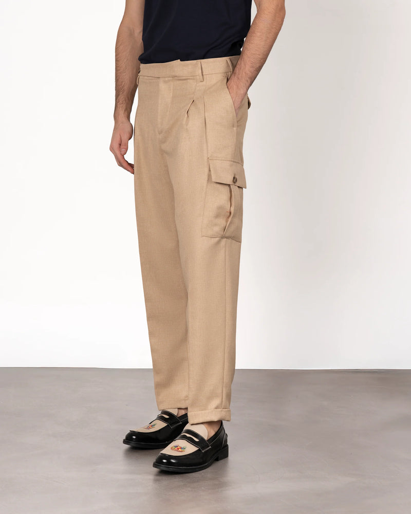 Pantaloni con tasconi e pinces