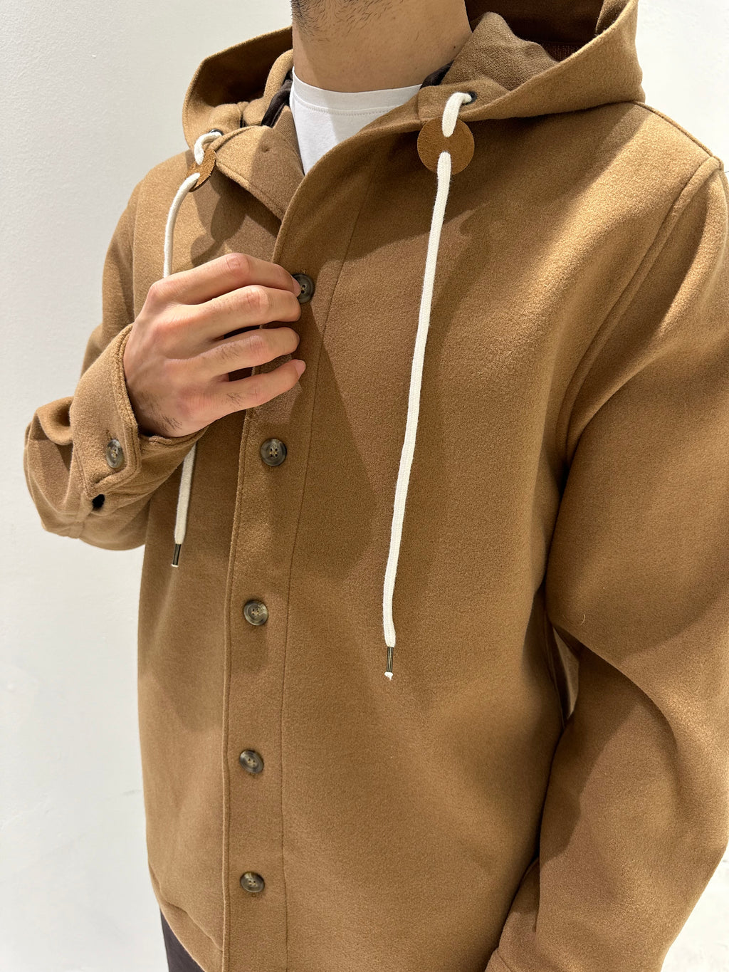 CAMICIONE CON CAPPUCCIO E LACCI