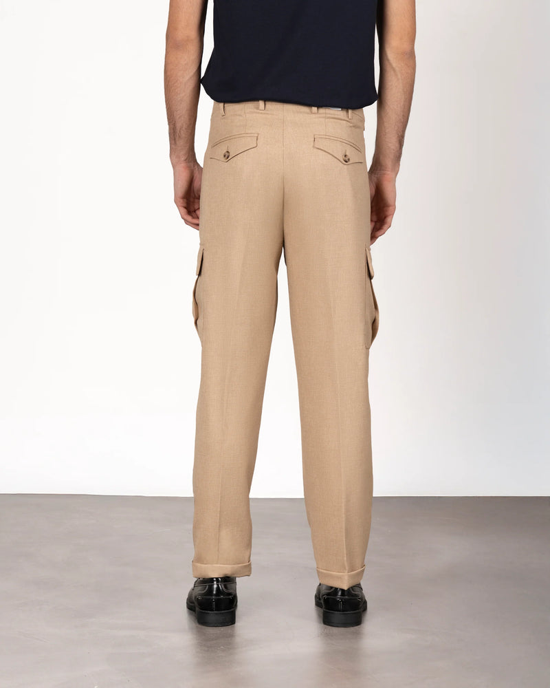 Pantaloni con tasconi e pinces