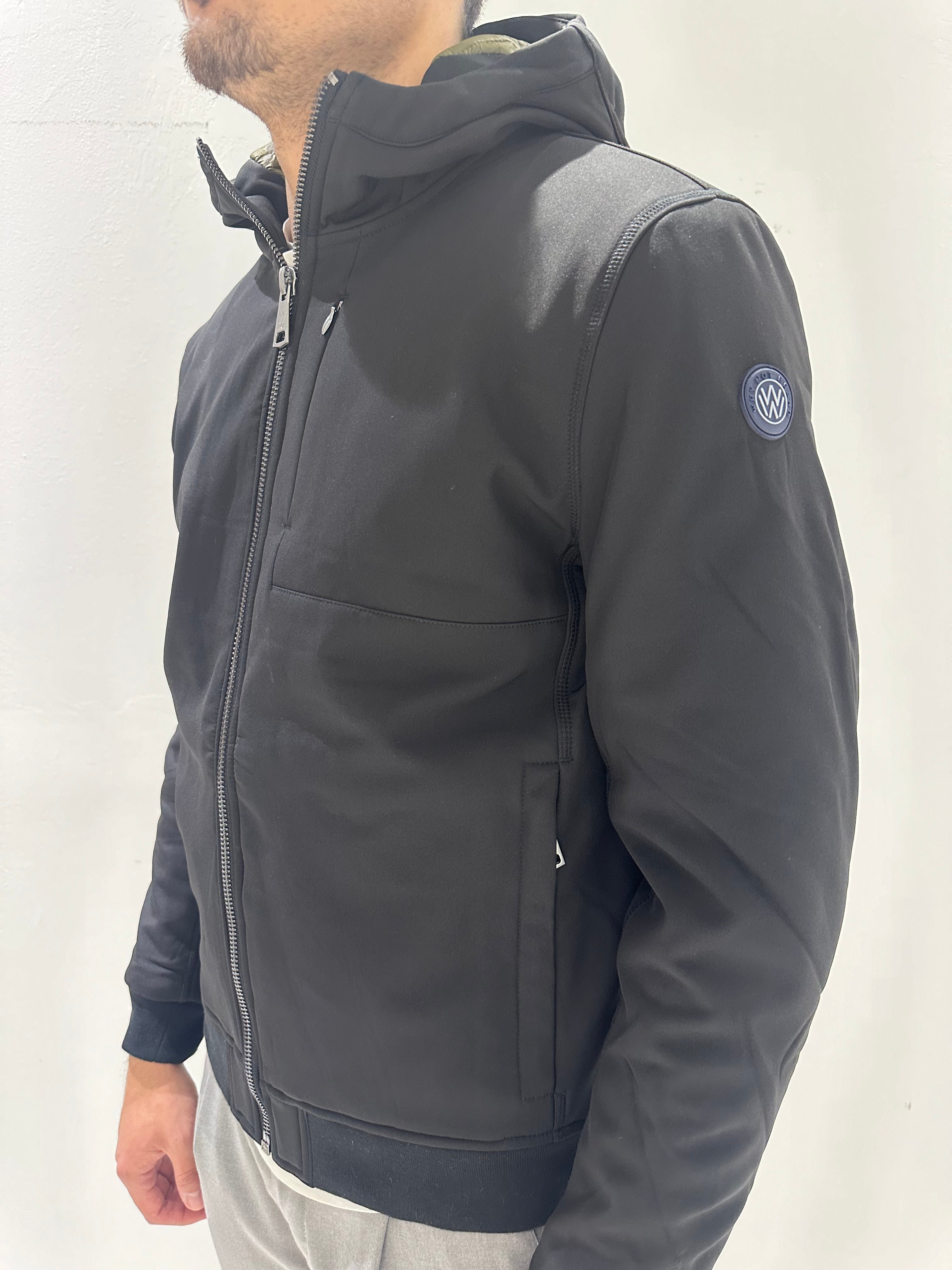 GIUBBOTTO CON ZIP E CAPPUCCIO