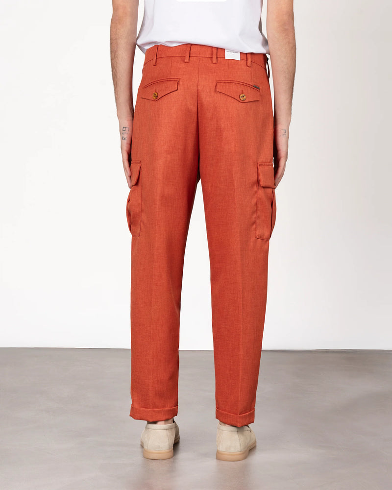 Pantaloni con tasconi e pinces