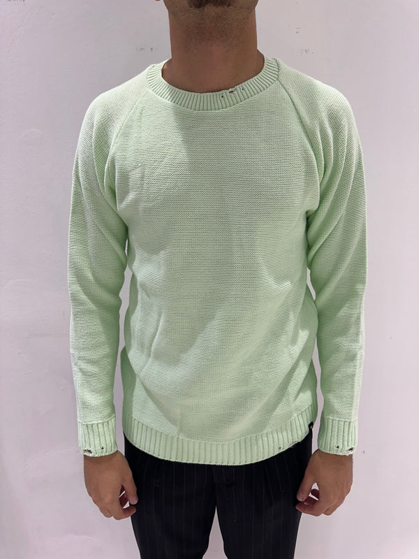 MAGLIONE GIROCOLLO CON LIEVI SARCITURE