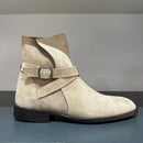 Stivaletto in camoscio con fibia