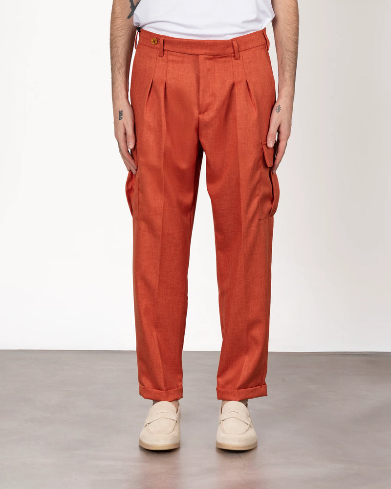 Pantaloni con tasconi e pinces
