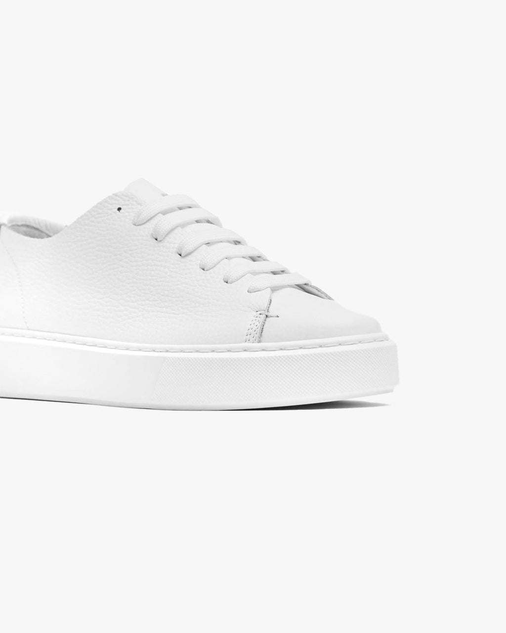 Sneakers essential in taglio vivo