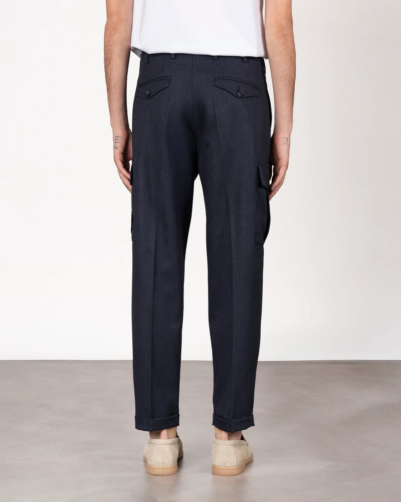 Pantaloni con tasconi e pinces