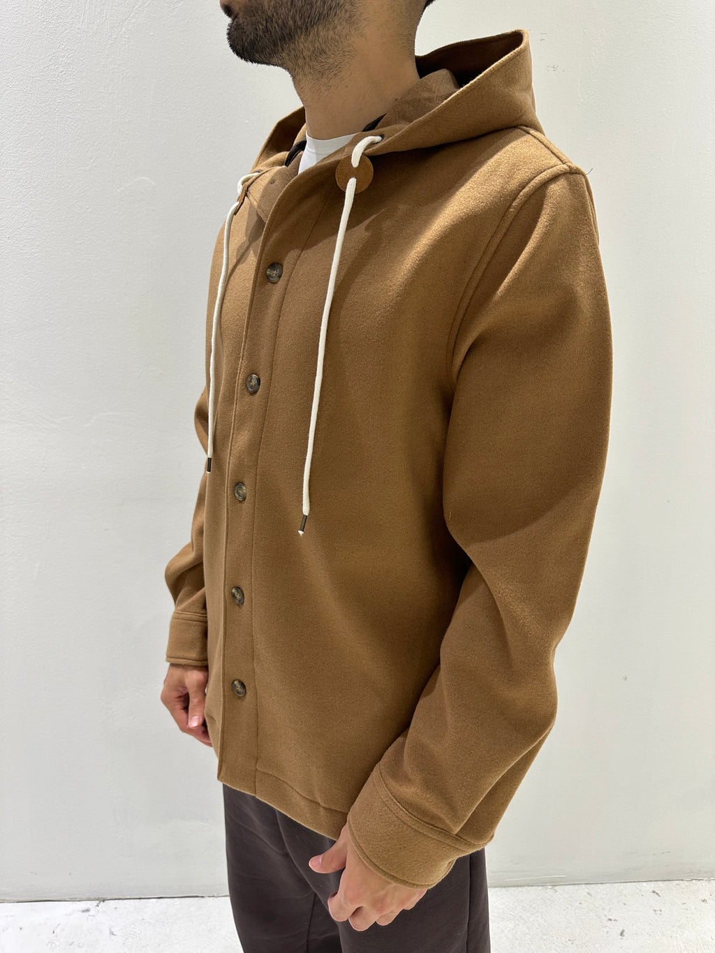 CAMICIONE CON CAPPUCCIO E LACCI