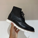 Stivaletto in vera pelle con lacci e suola in gomma