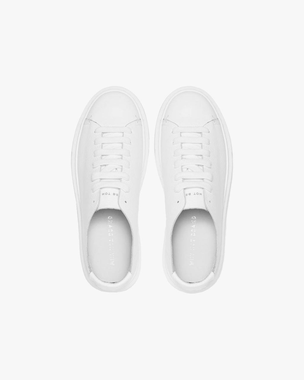 Sneakers essential in taglio vivo