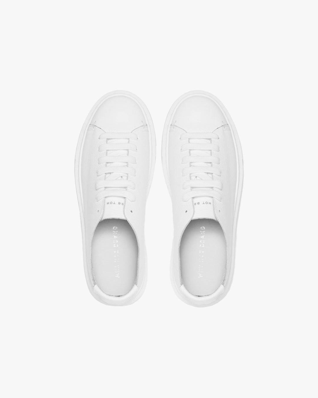 Sneakers essential in taglio vivo