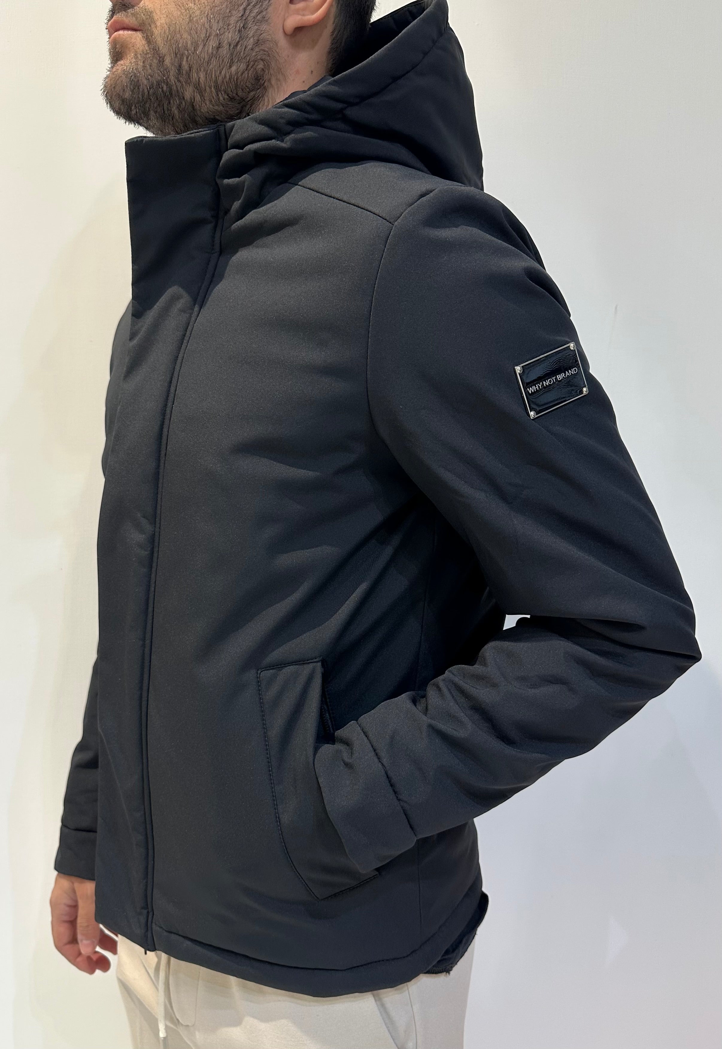 PARKA CORTO CON CAPPUCCIO