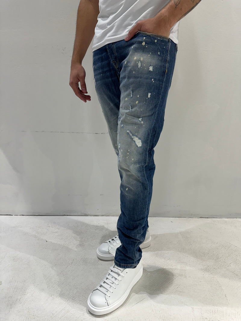 JEANS SLIM FIT CON SCHIZZI MEDI