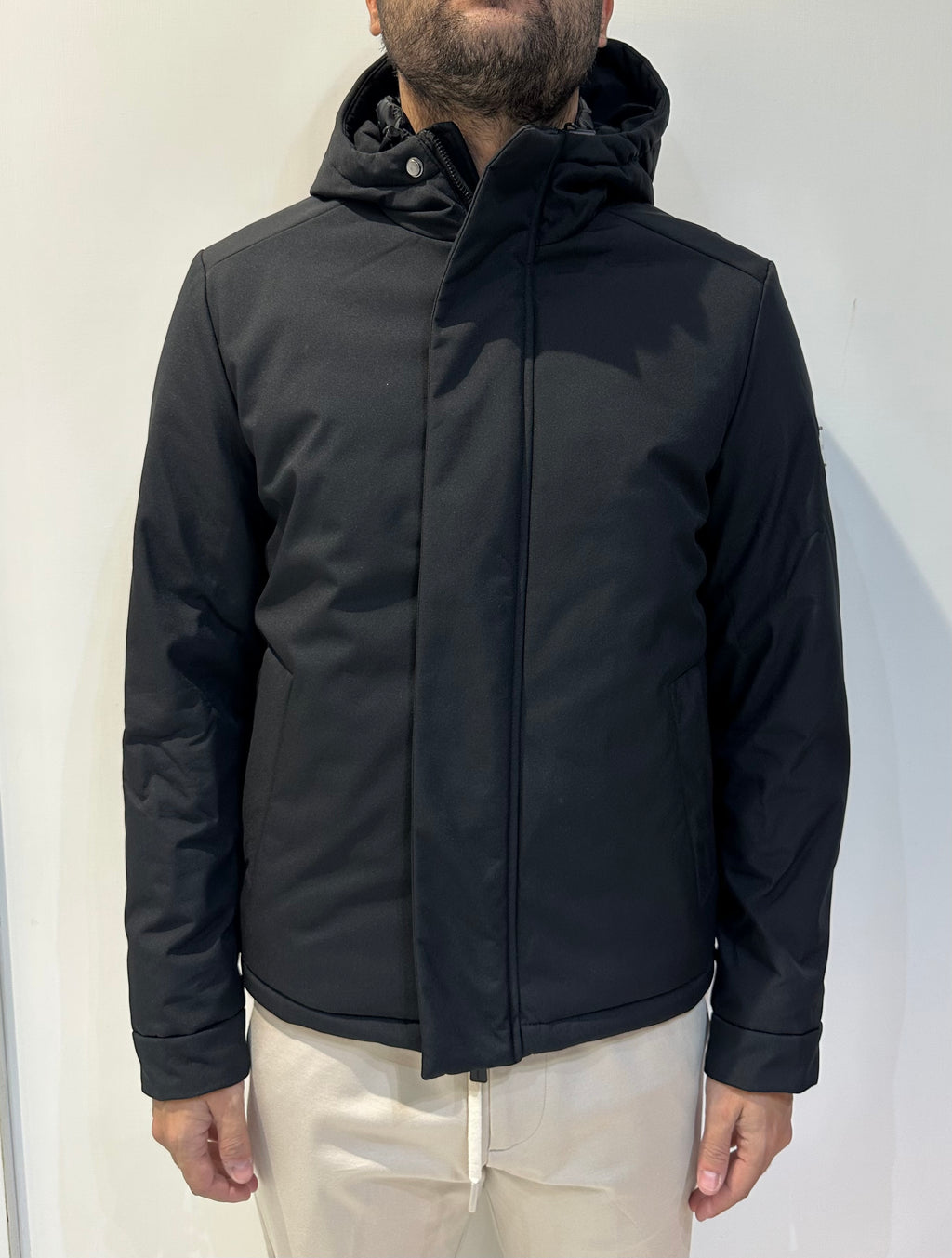 PARKA CORTO CON CAPPUCCIO