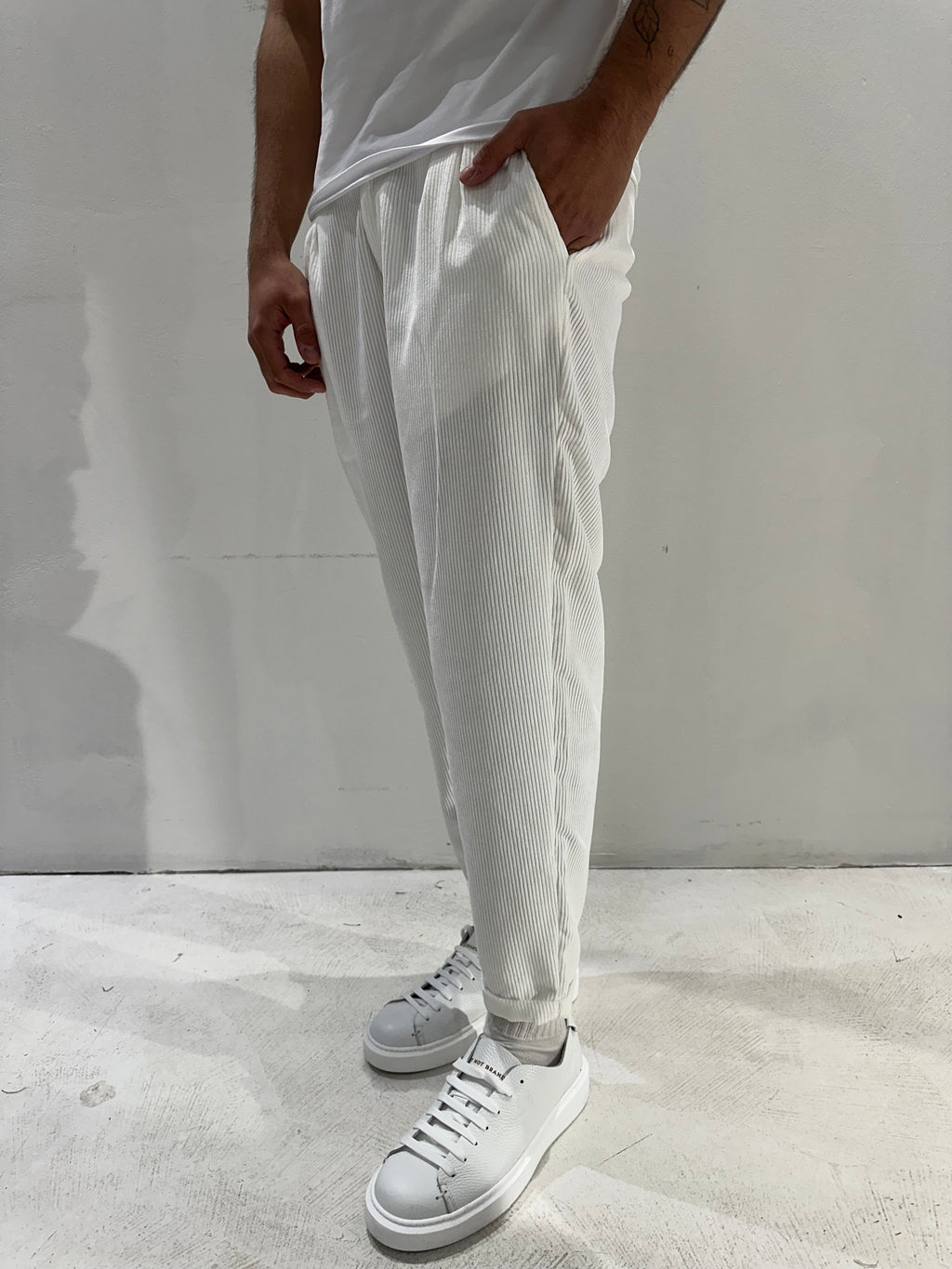 PANTALONE IN VELLUTO TASCA A FILO