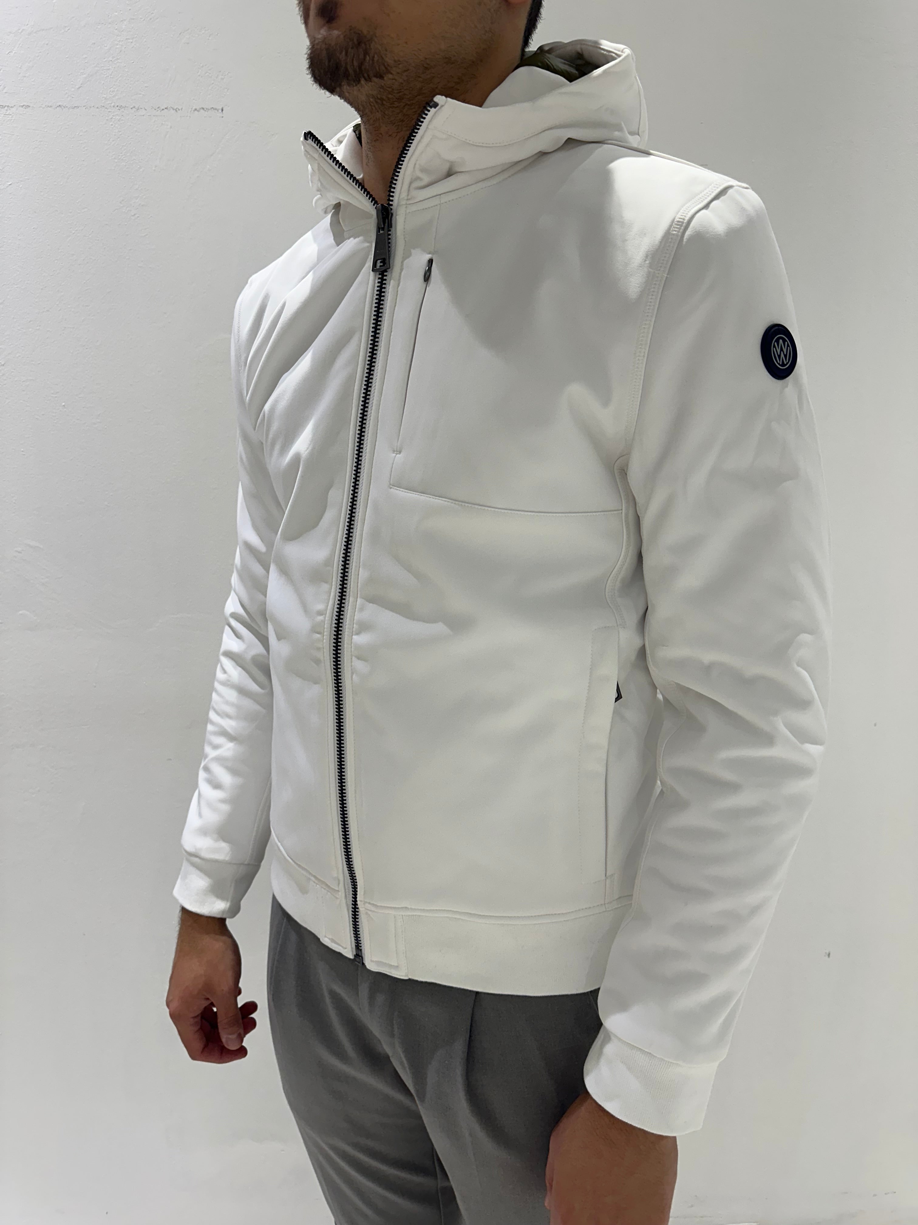 GIUBBOTTO CON ZIP E CAPPUCCIO