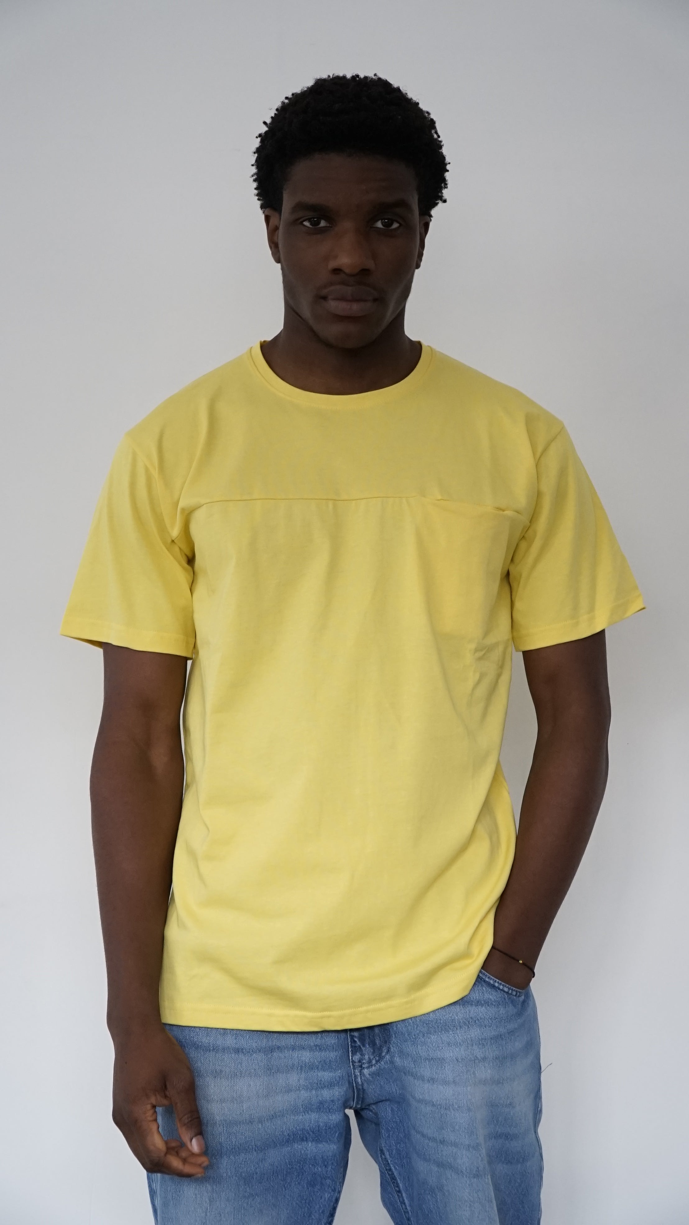 T-SHIRT CON TASCHINO GIALLA