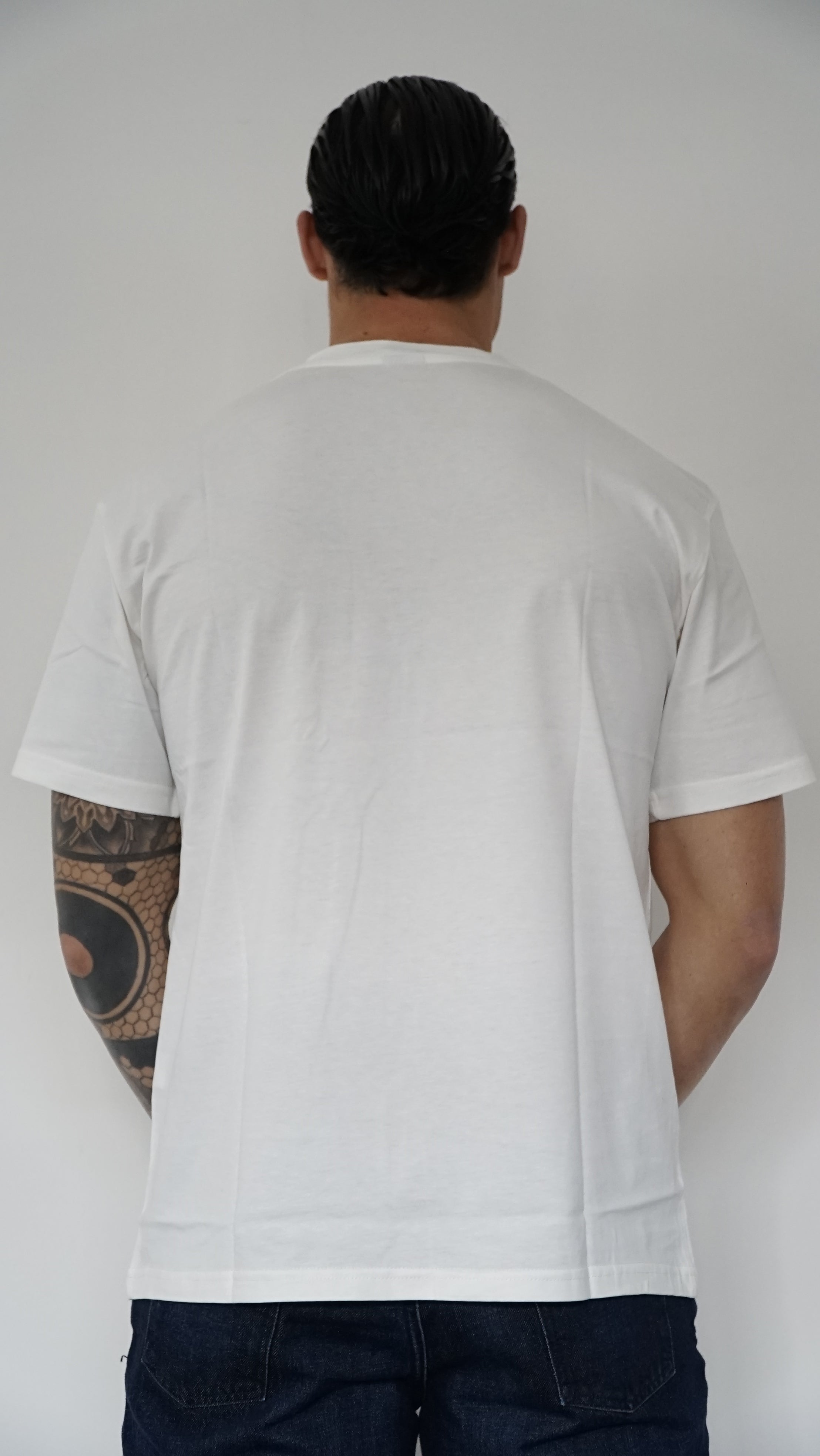 T-SHIRT CON TASCA FINTA A DETTAGLIATO