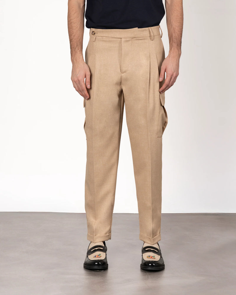 Pantaloni con tasconi e pinces