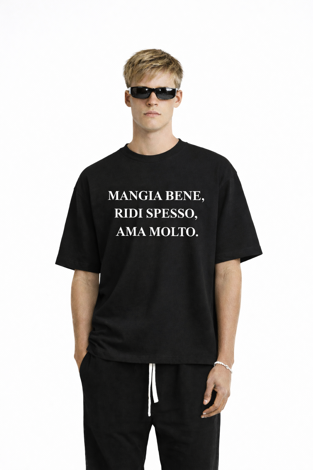 Tee mangia bene,ridi spesso,ama molto.