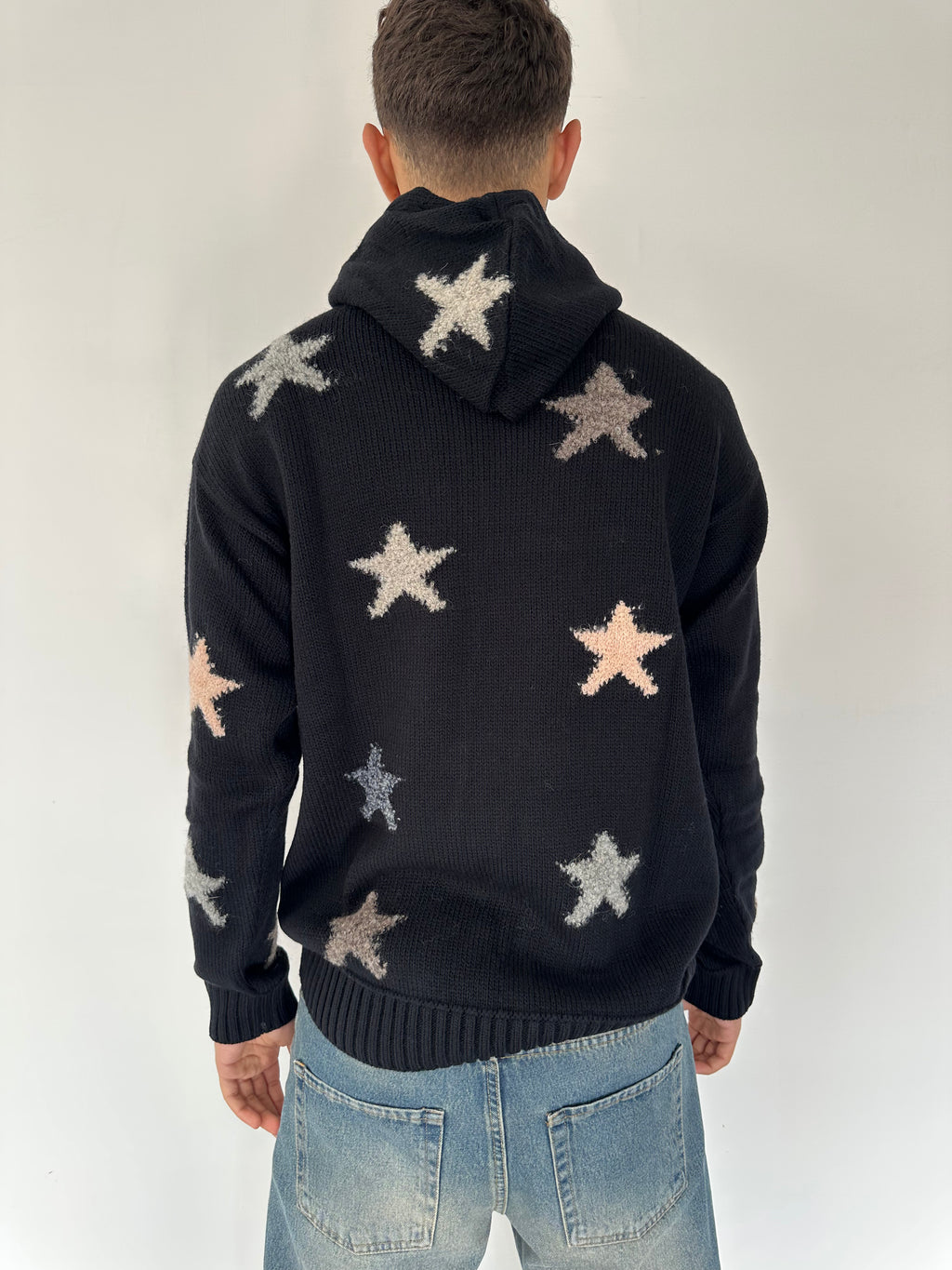 MAGLIONE CON CAPPUCCIO E FANTASIA A STELLE