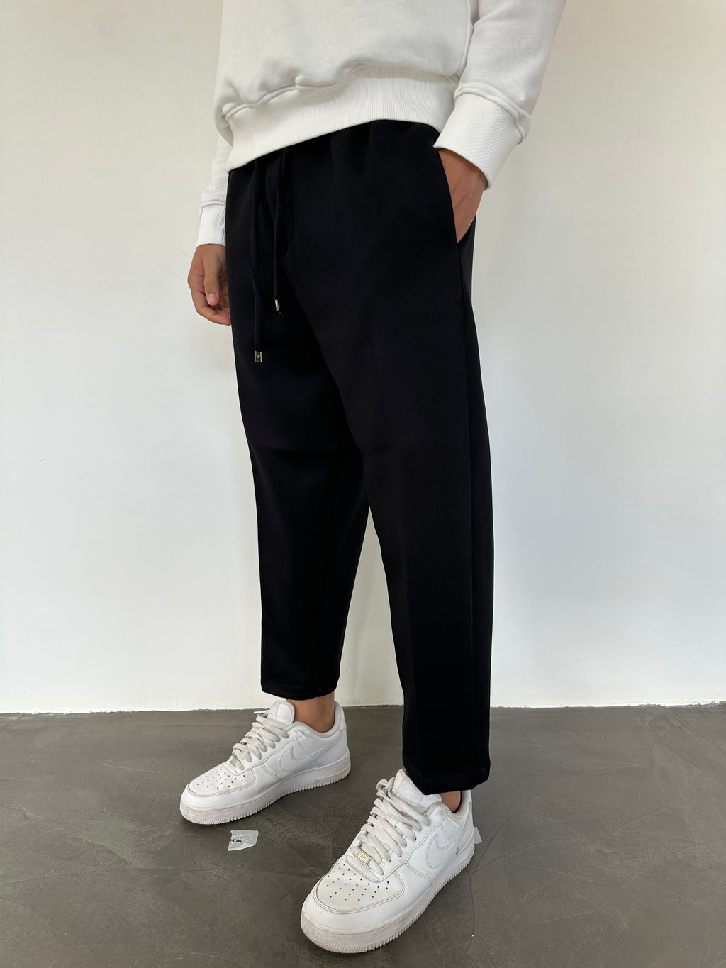 PANTALONE SCUBA IN TESSUTO TECNICO Why Not Brand NERO