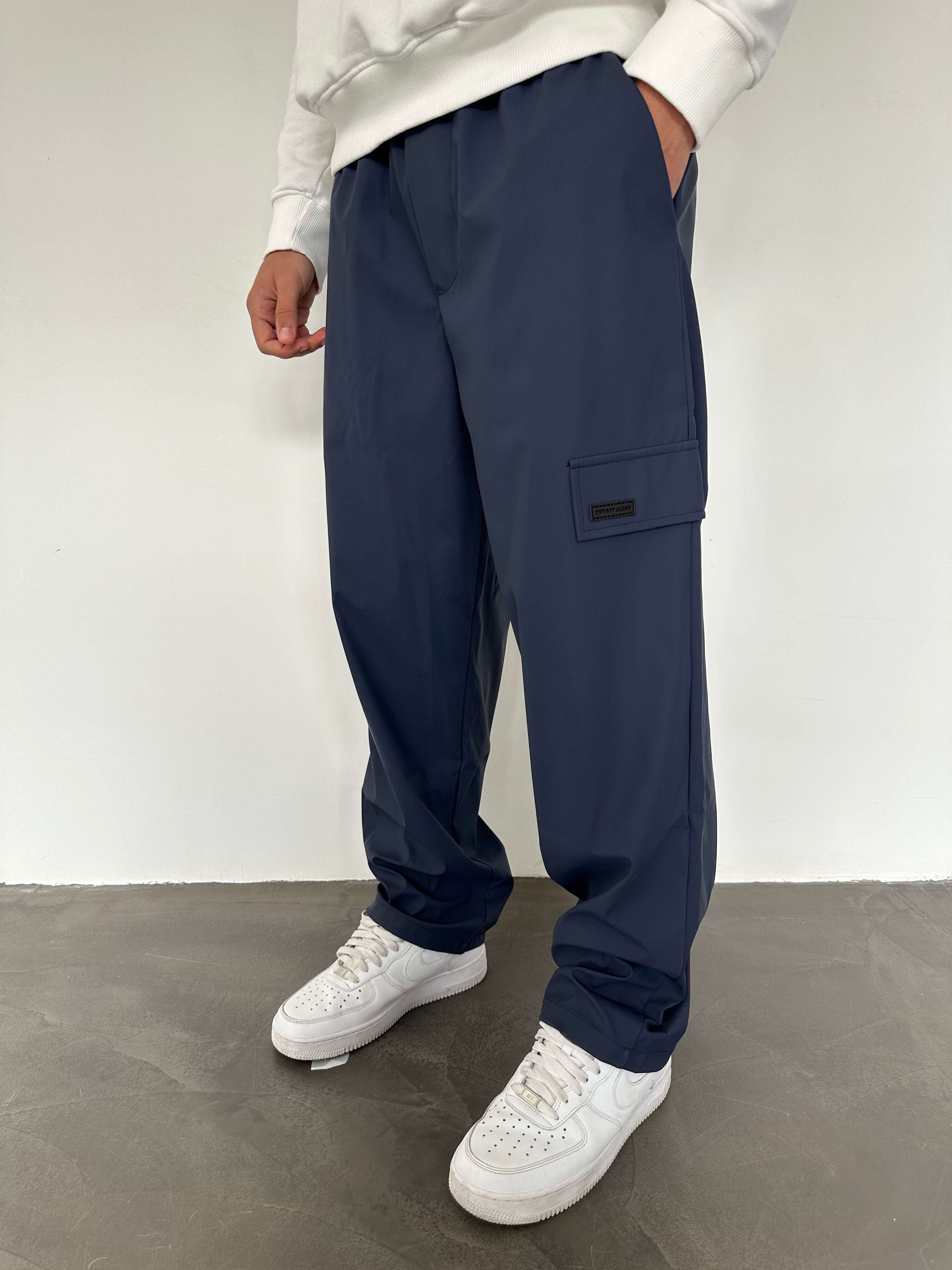 PANTALONE CON TASCONI RUBBER TESSUTO TECNICO Why Not Brand BLU