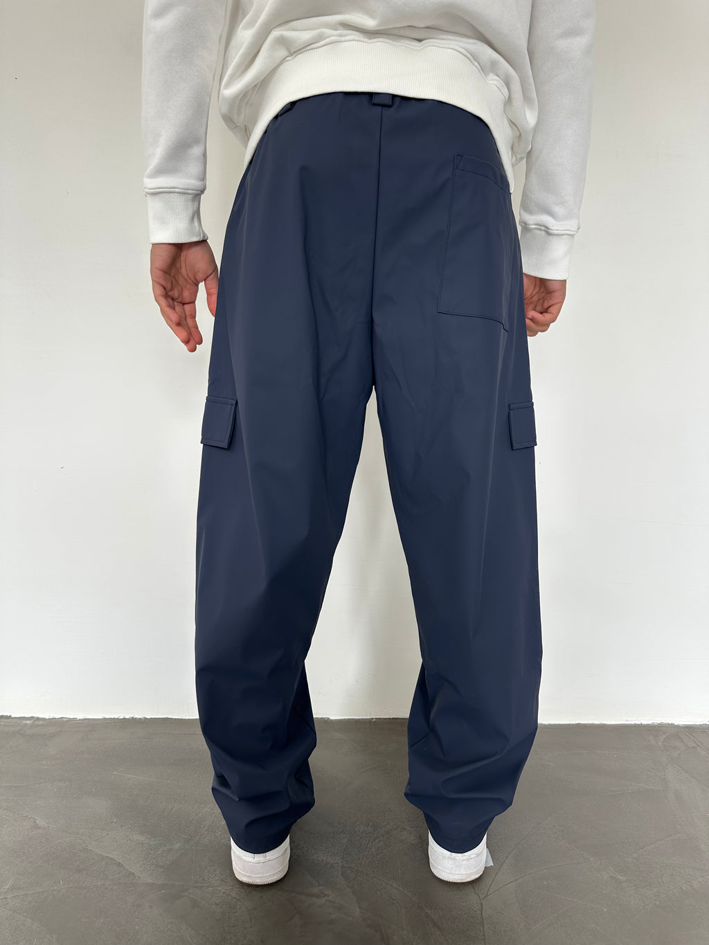 PANTALONE CON TASCONI RUBBER TESSUTO TECNICO Why Not Brand BLU