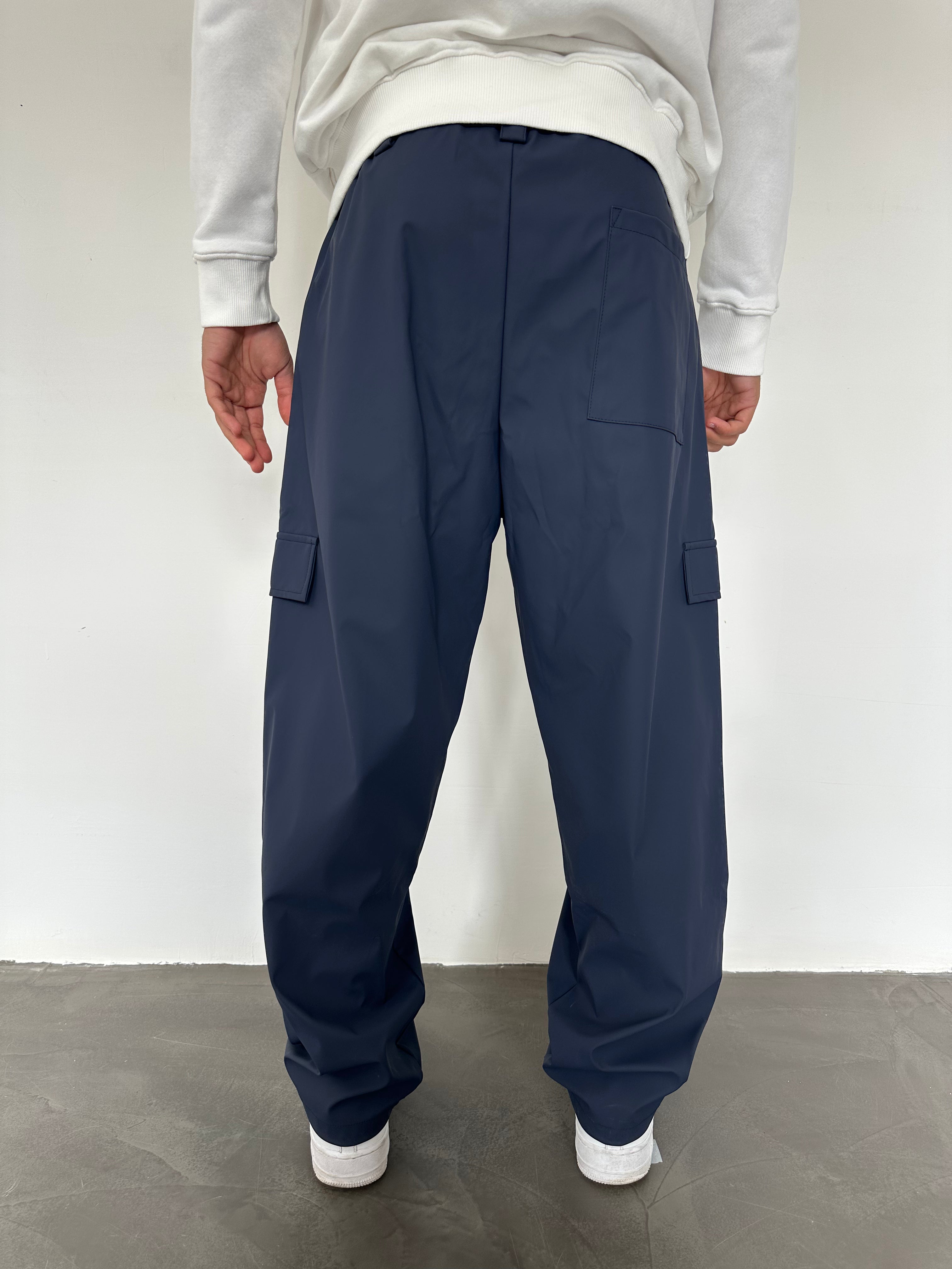 PANTALONE CON TASCONI RUBBER TESSUTO TECNICO Why Not Brand BLU